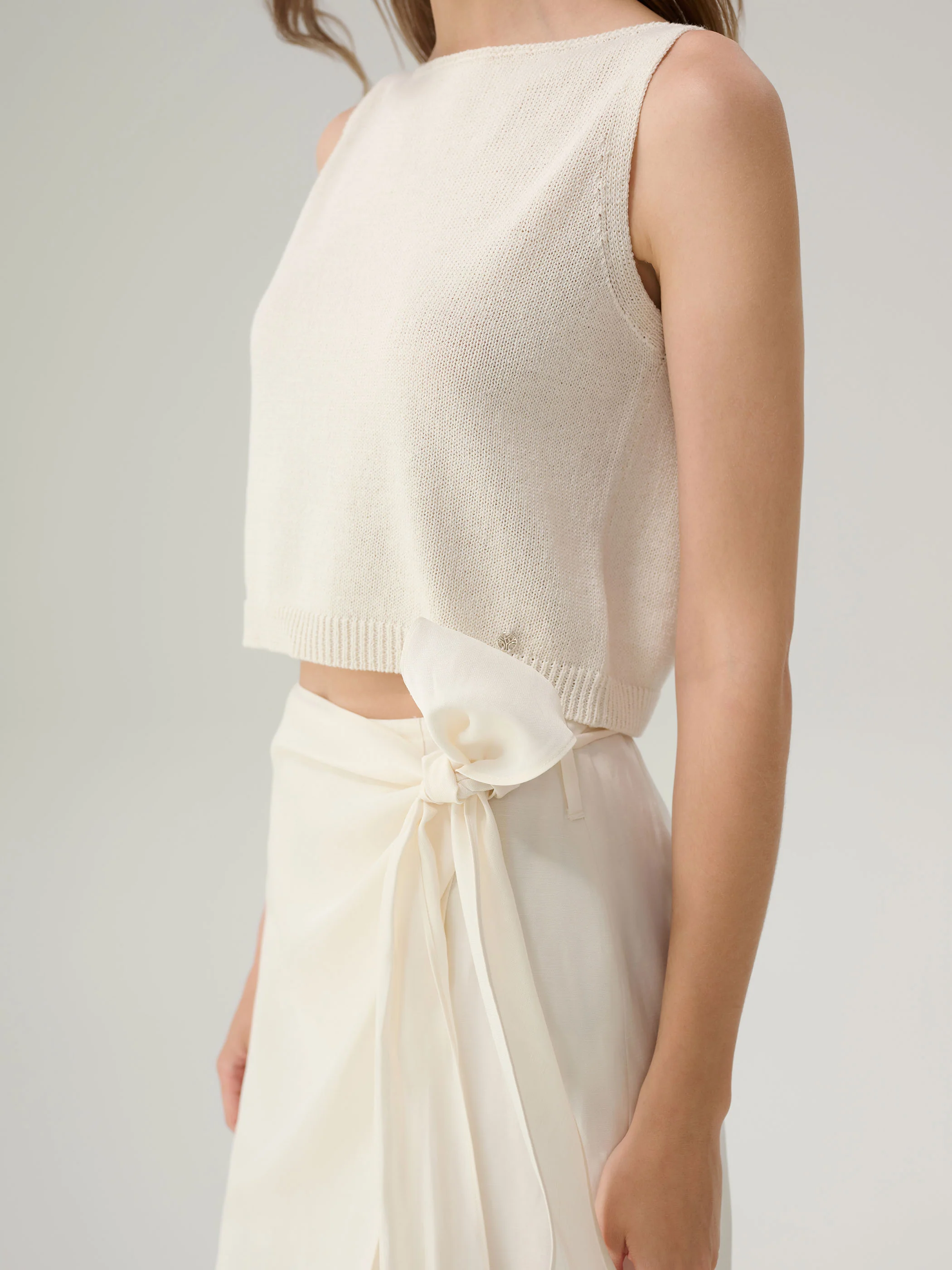 Ari Cropped Knit Tank Top - Image 4