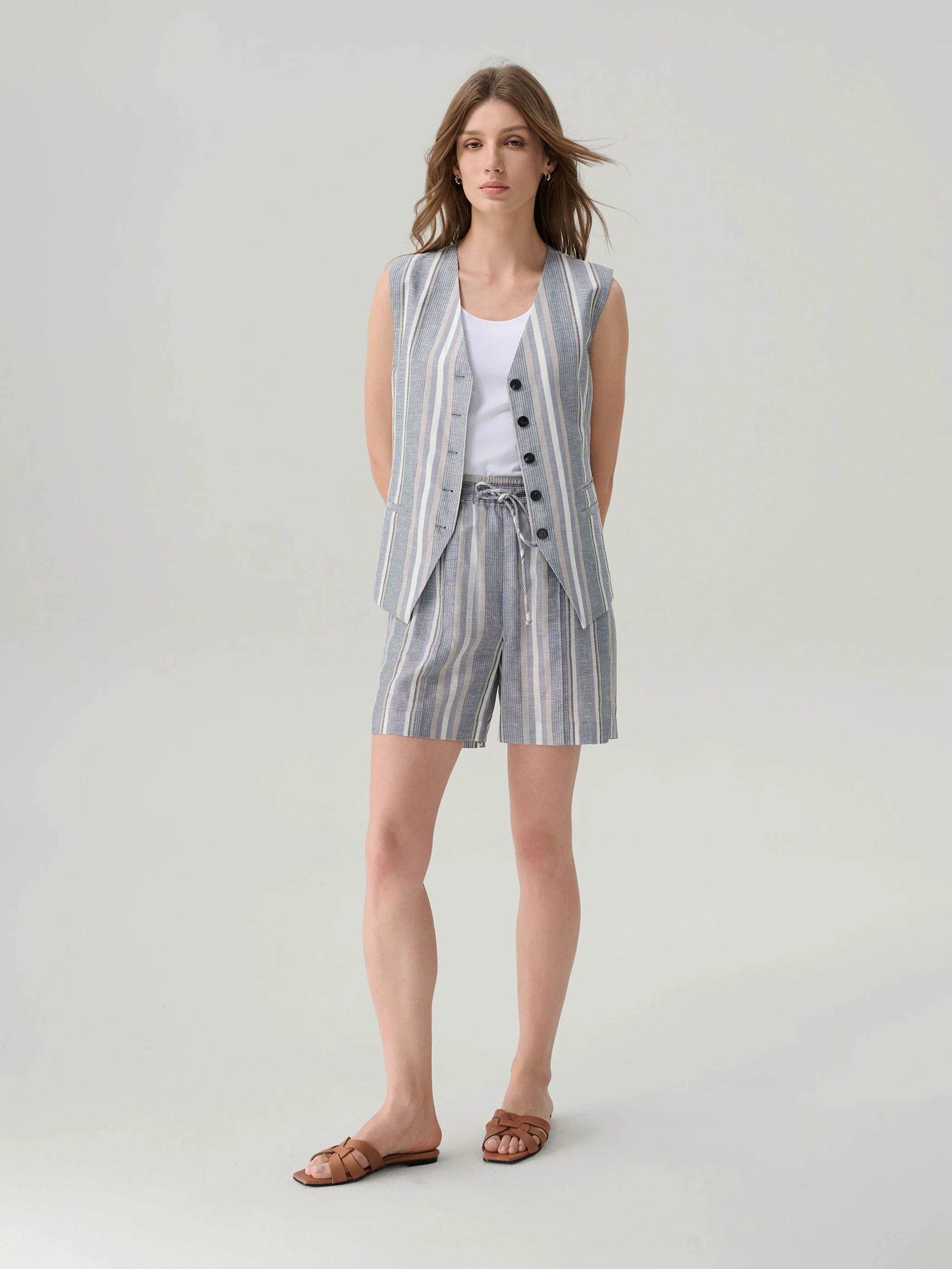 Cecilia Linen High Waisted Shorts - Image 3