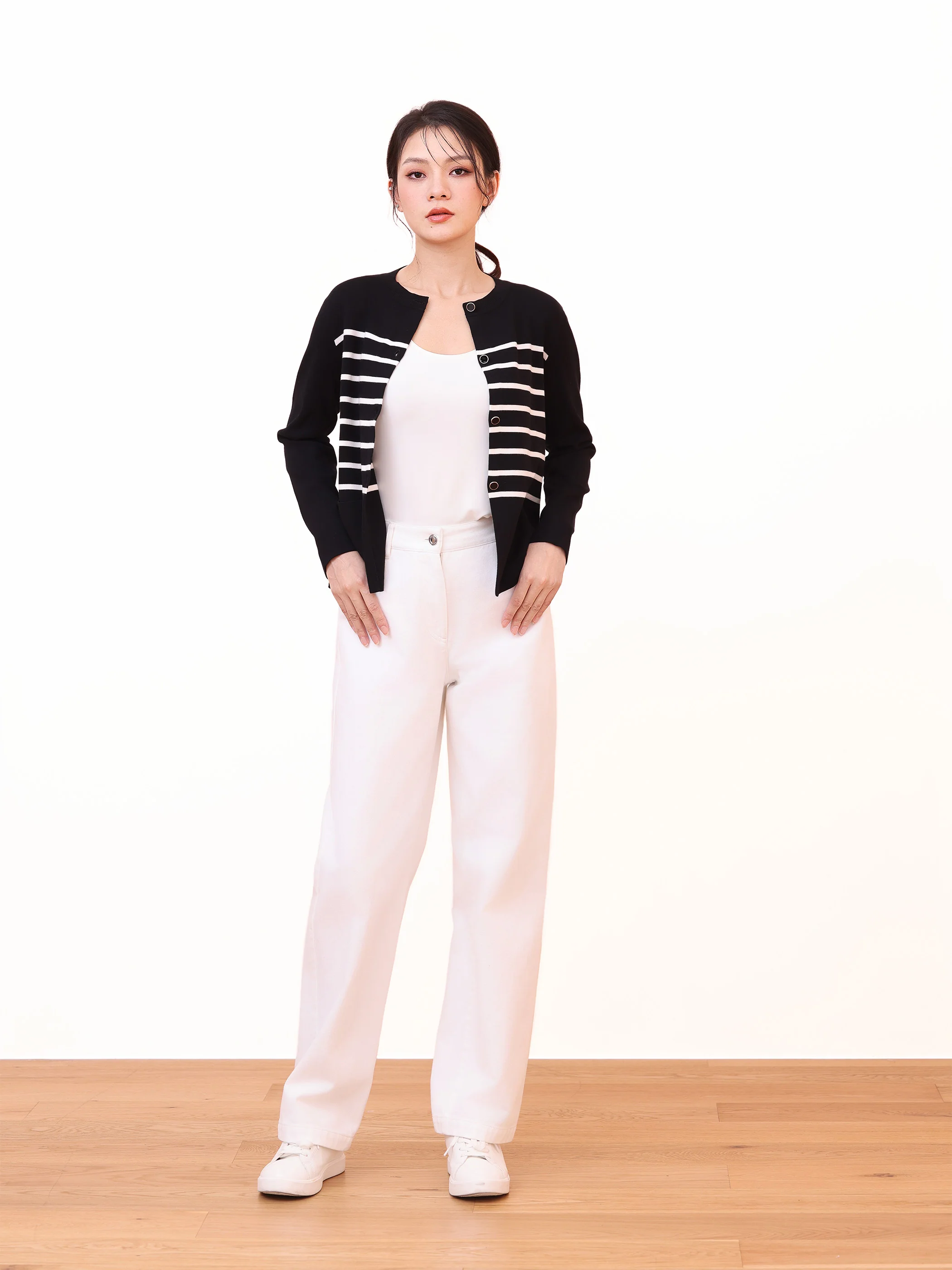 CREW NECK BUTTON FRONT CARDIGAN - Image 4