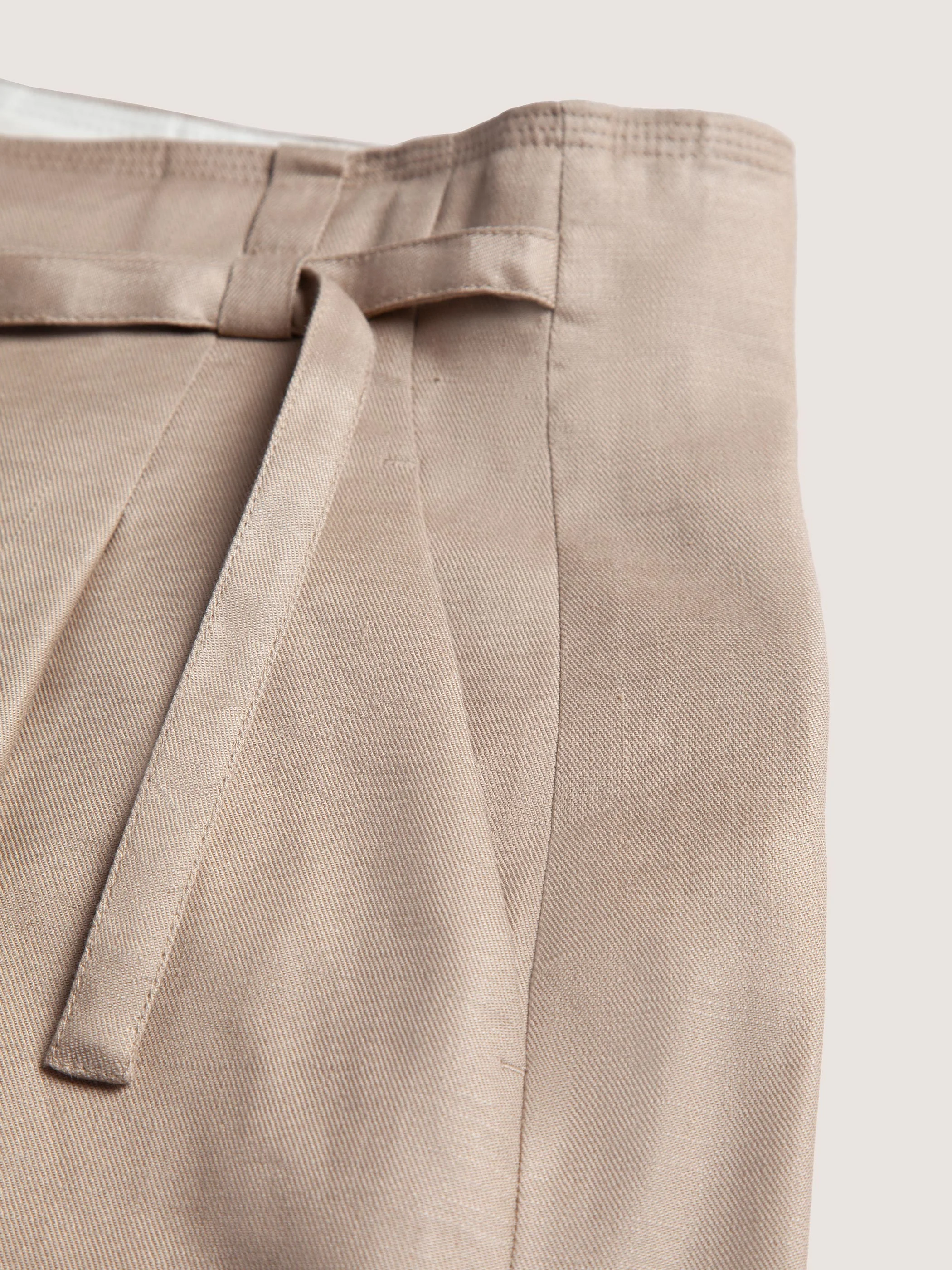 LINEN PLEATED SHORTS W/ BELT - Image 5