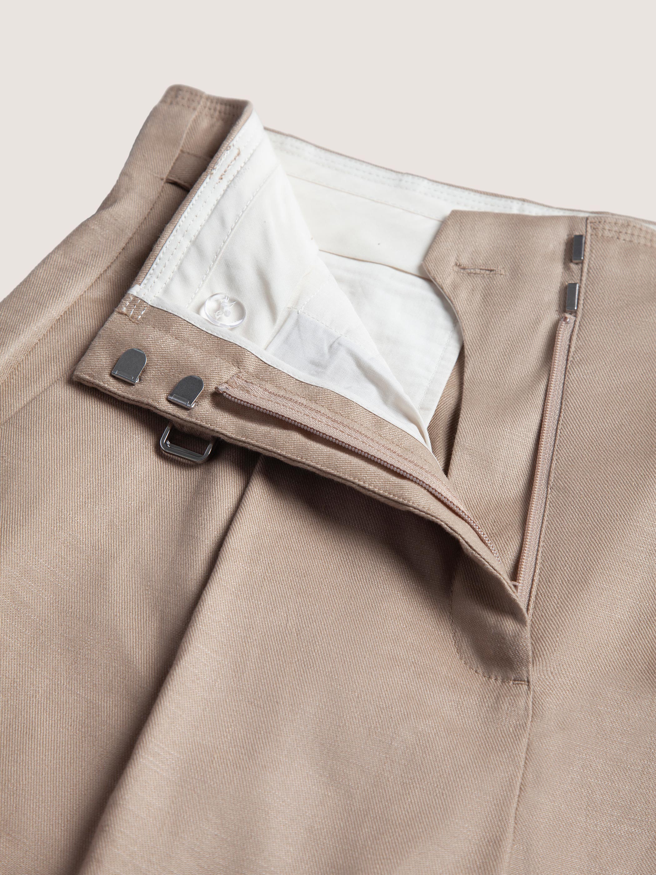 LINEN PLEATED SHORTS W/ BELT - Image 6