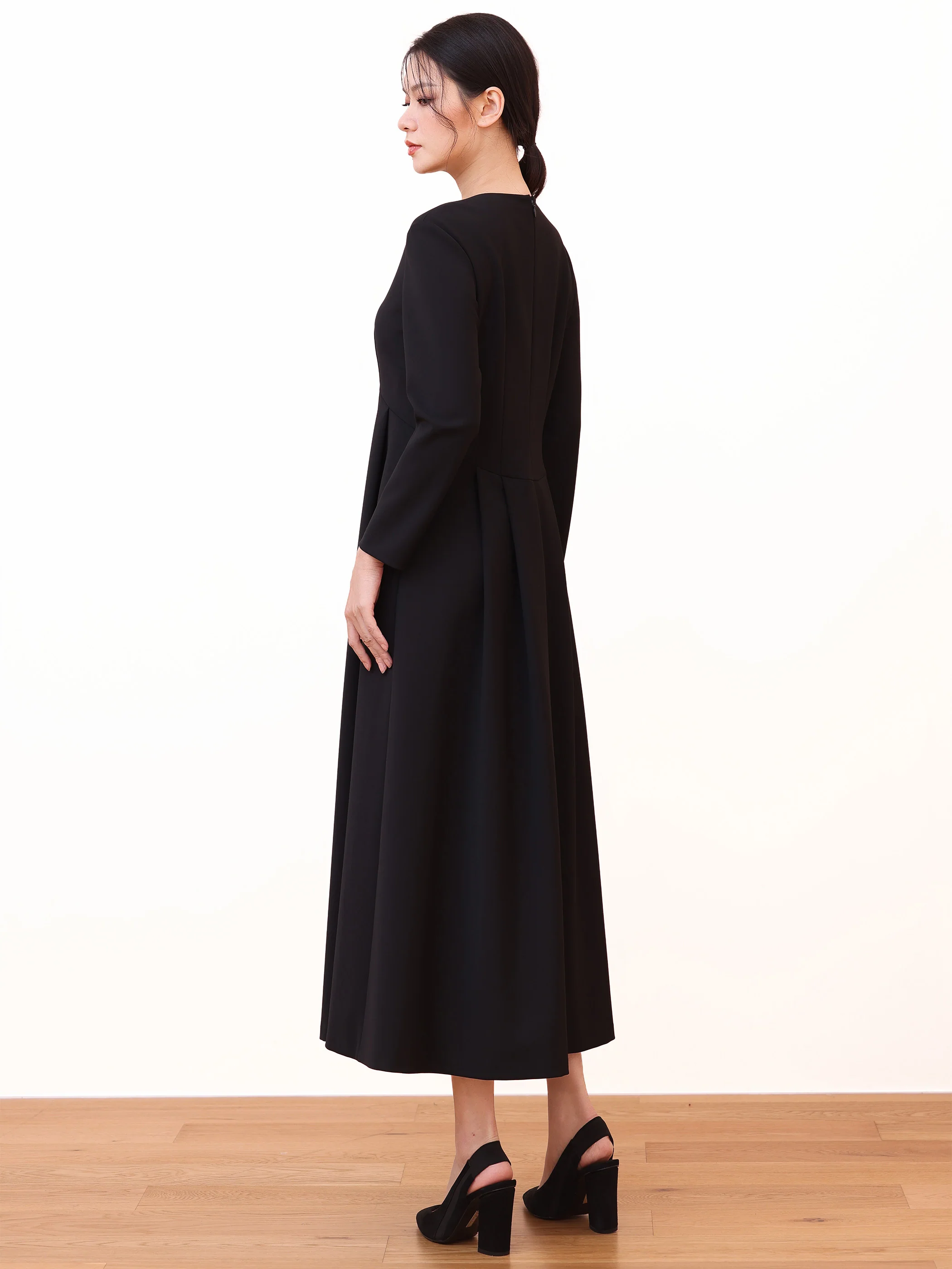 LONG SLEEVE CREW NECK A-LINE DRESS - Image 4