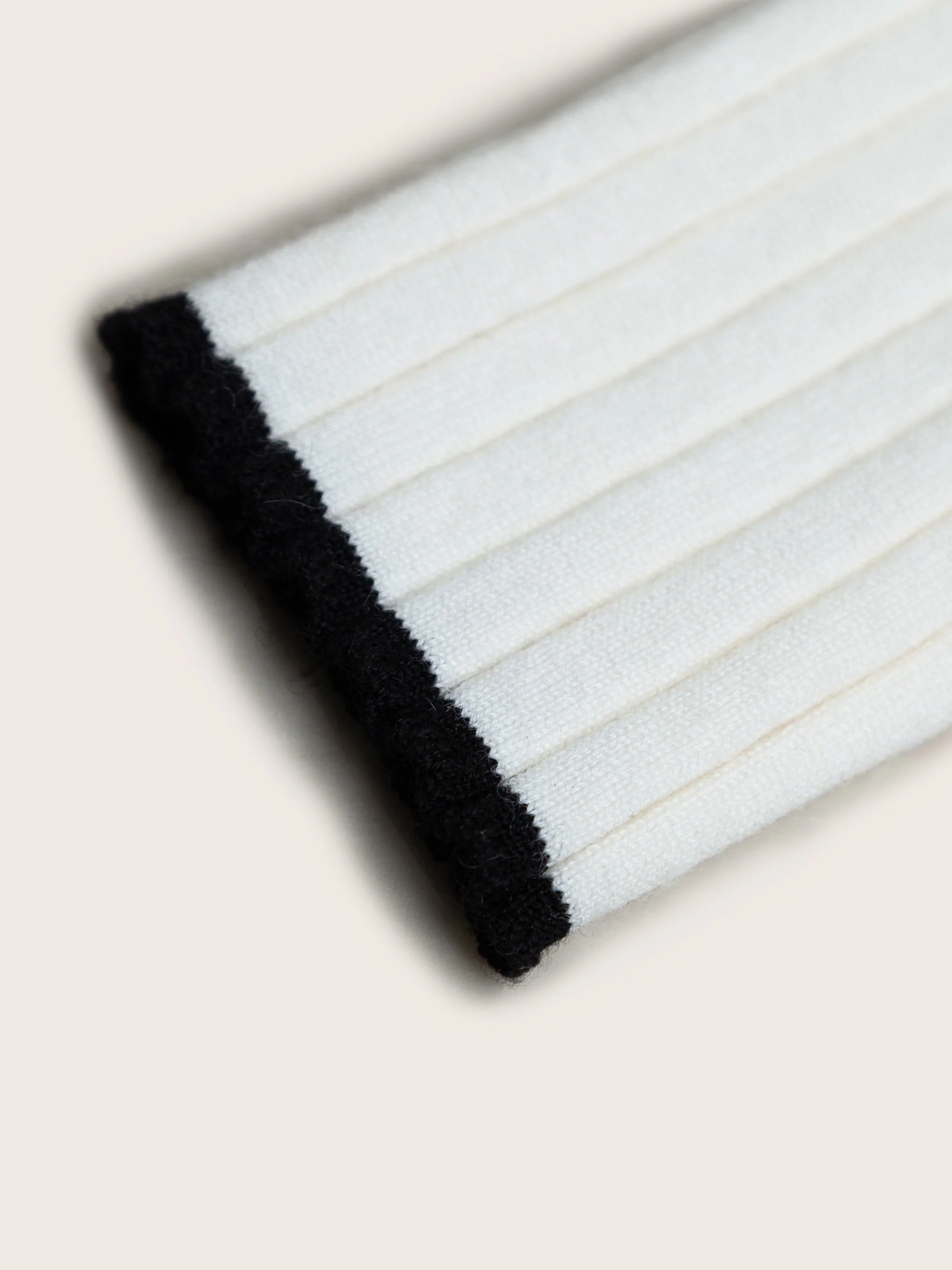 LONG SLEEVE RIB KNIT W/ TRIM DETAIL - Image 10