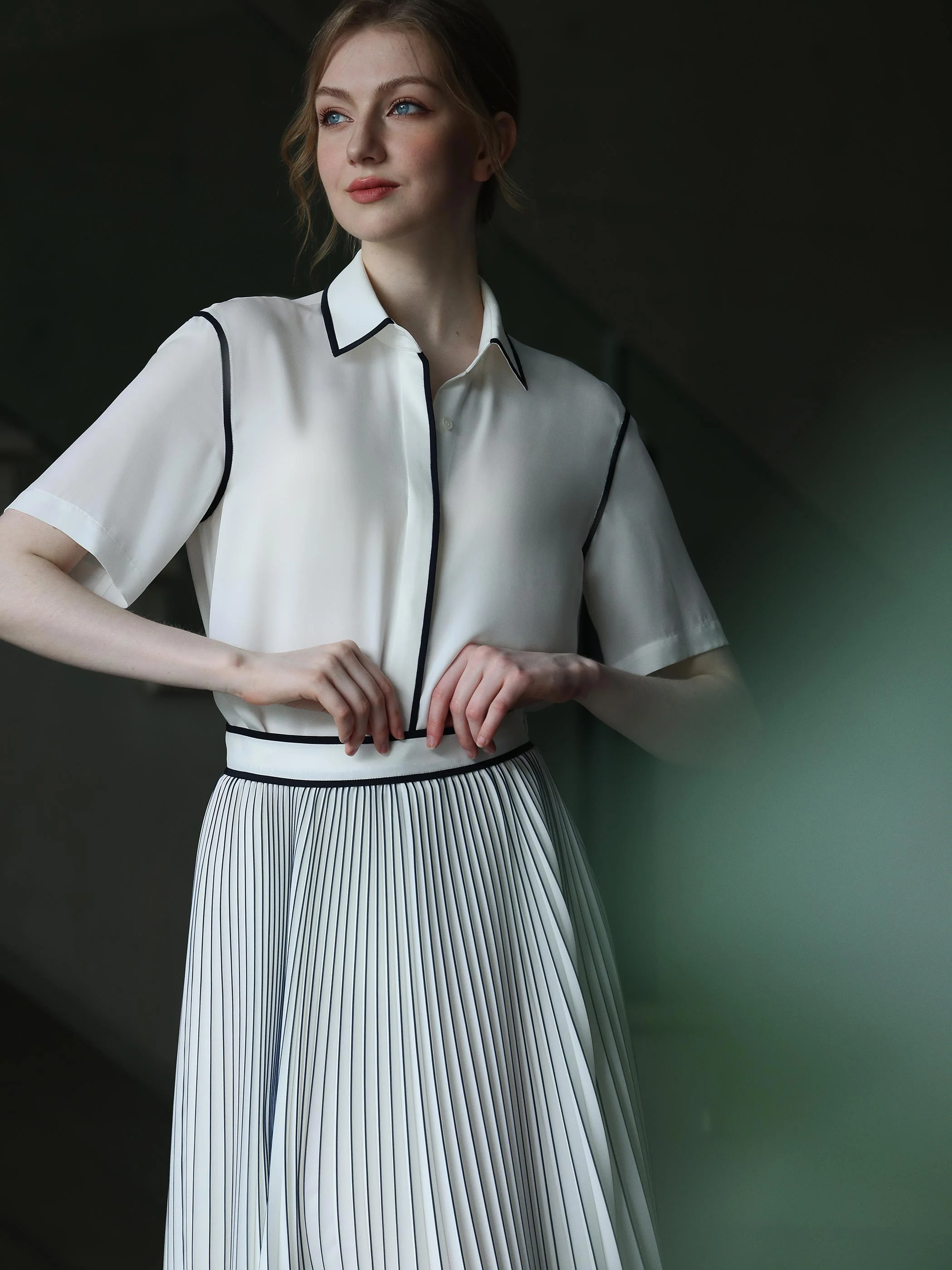 MIDI PLEATED SKIRT WITH PIPING DETAILS - Image 3