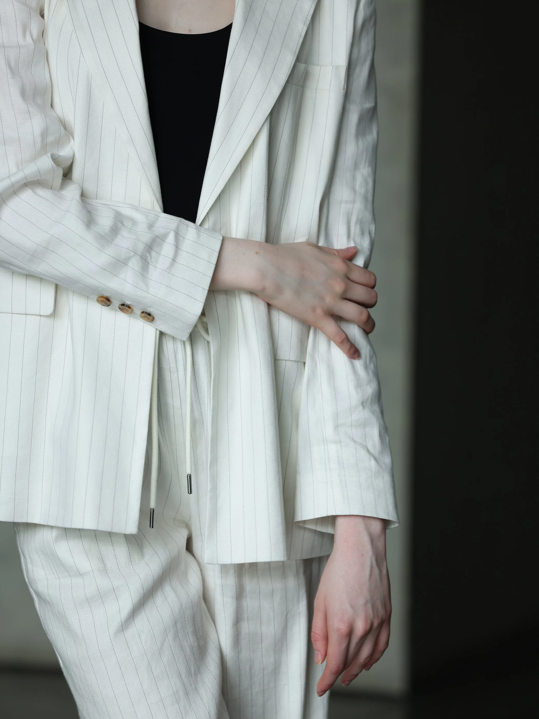 PINSTRIPED LINEN SUIT BLAZER - Image 4