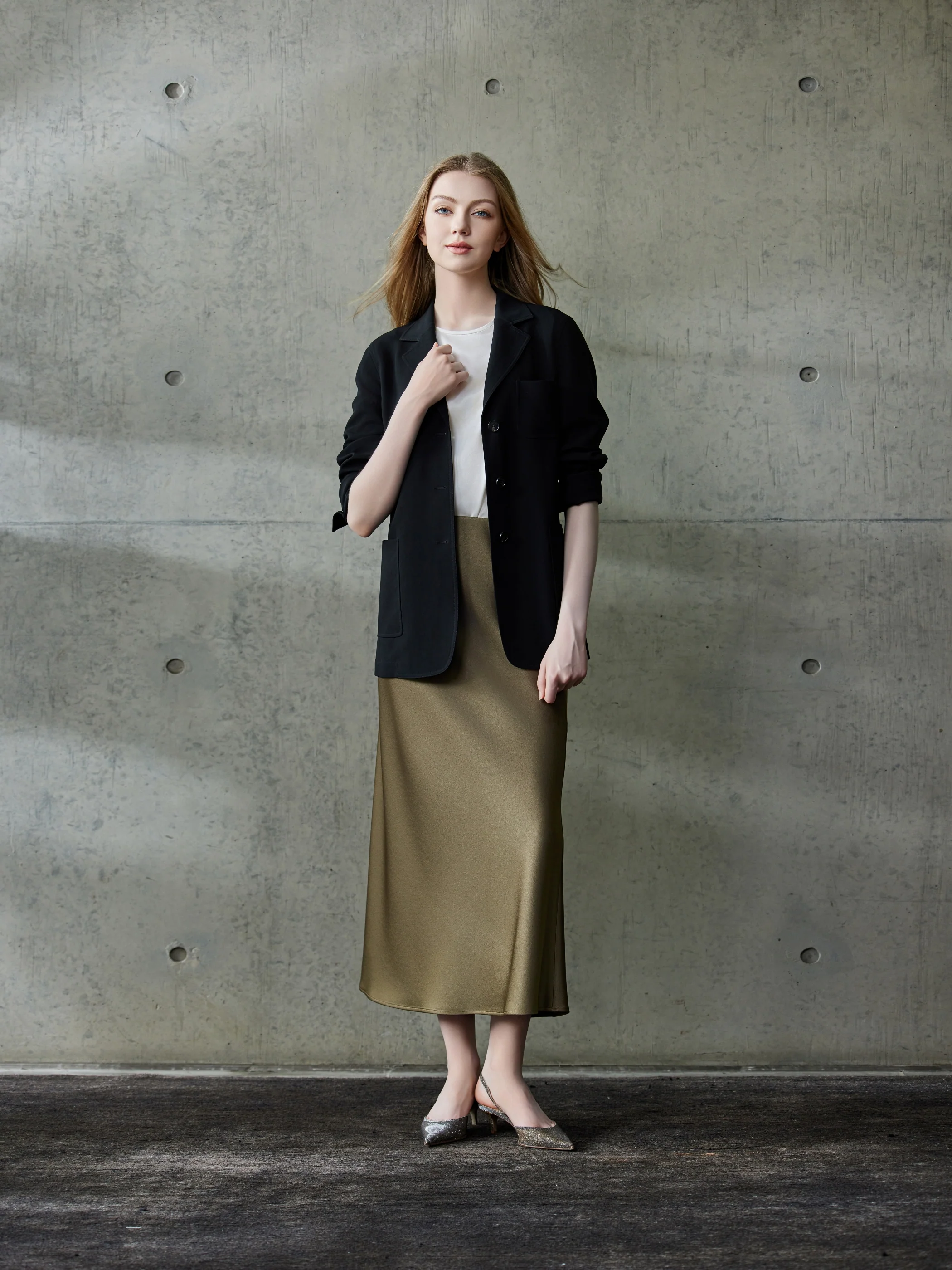 RELAXED CREPE BLAZER W/ BACK DETAIL - Image 2