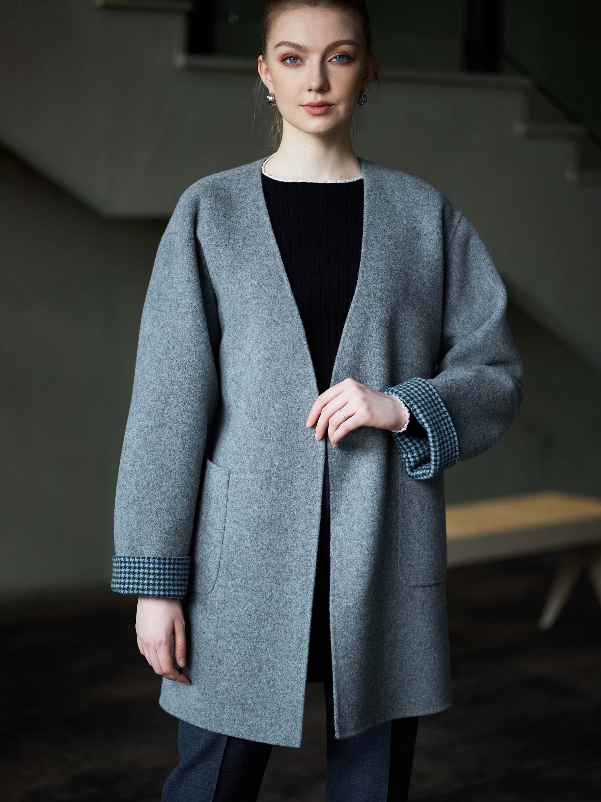 REVERSIBLE COLLARLESS COAT