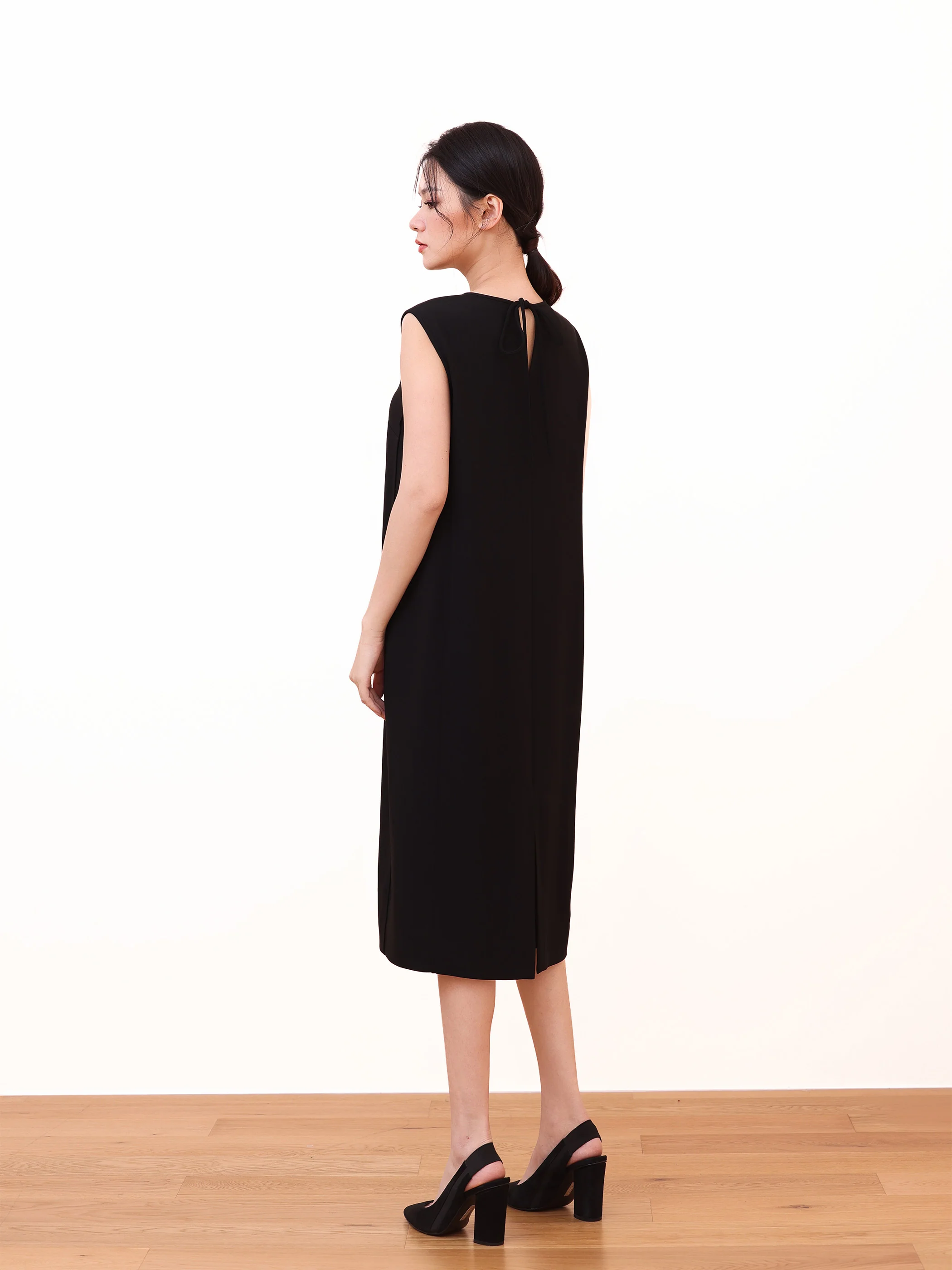 SLEEVELESS SHEATH DRESS WITH POCKETS - Image 4